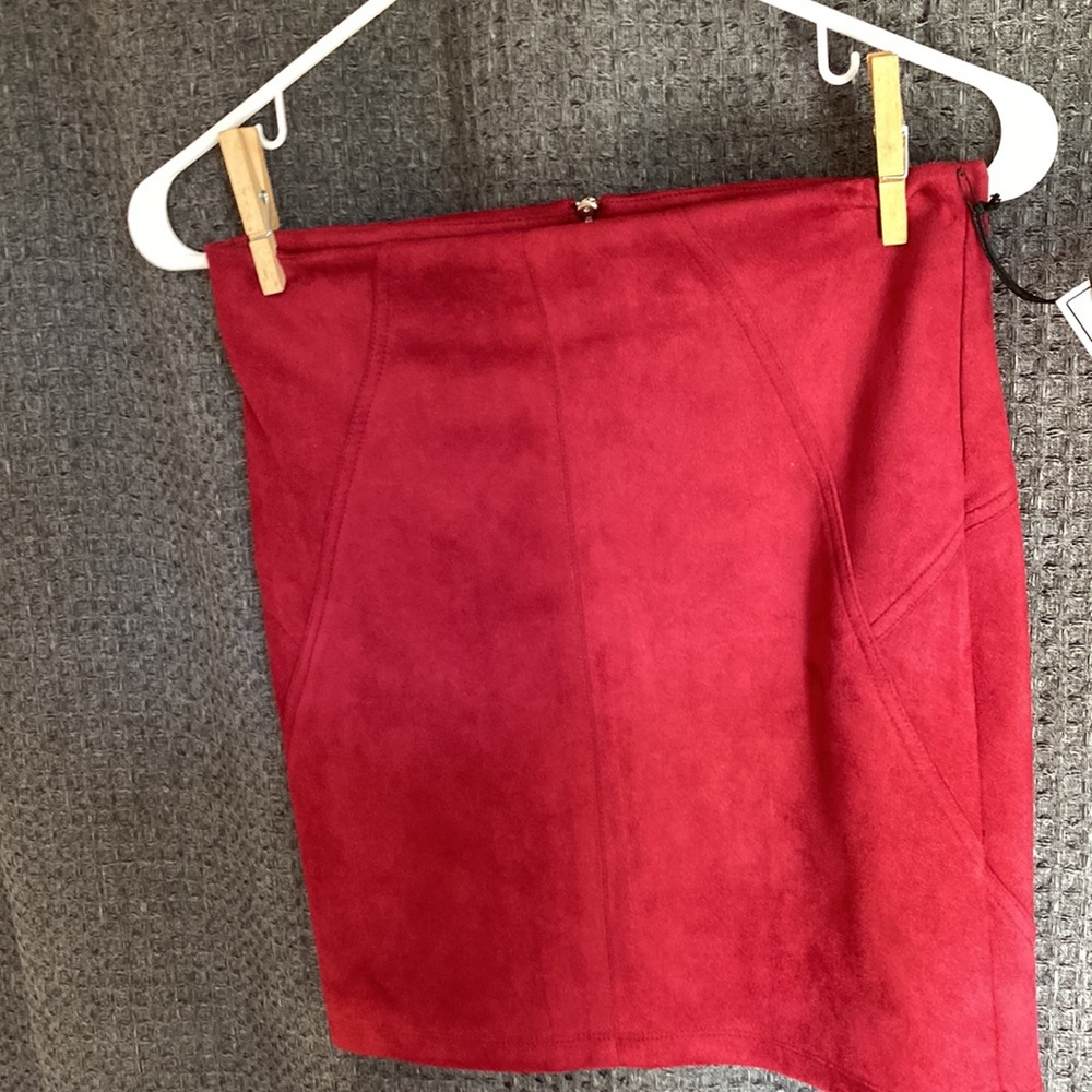 Have skirt - Picture 2 of 4